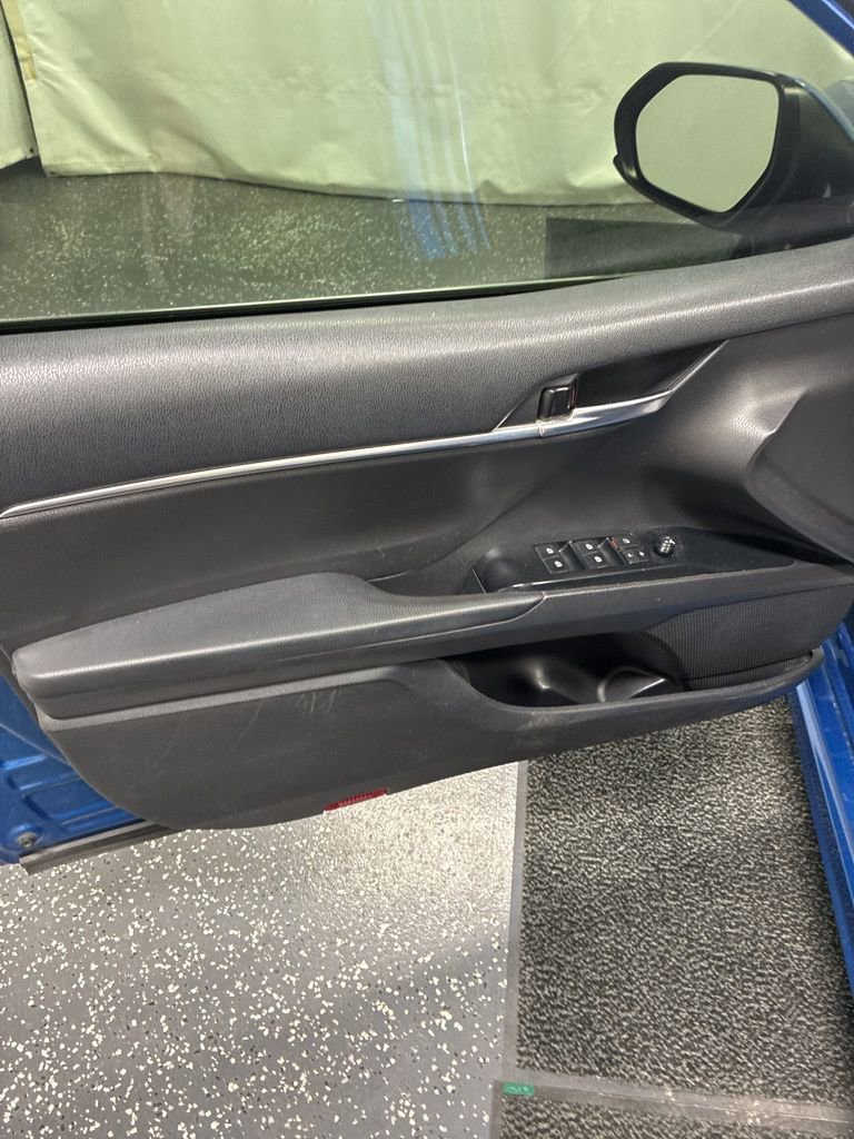 Used 2020 Toyota Camry SE FWD image 12