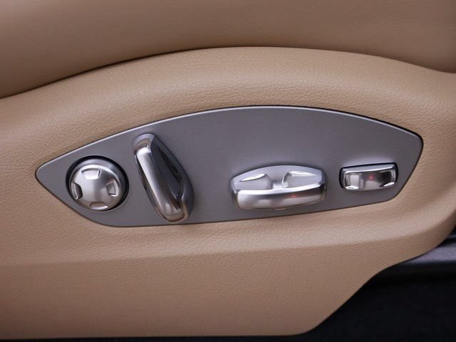 Used 2024 Porsche Macan AWD/4WD image 31