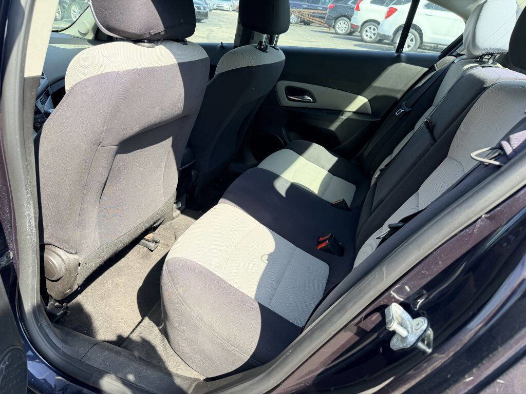Used 2014 Chevrolet Cruze LS FWD image 5