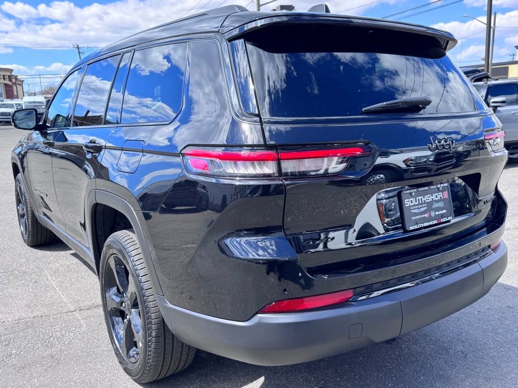 Used 2025 Jeep Grand Cherokee L Limited w/ Black Appearance Package AWD/4WD image 5