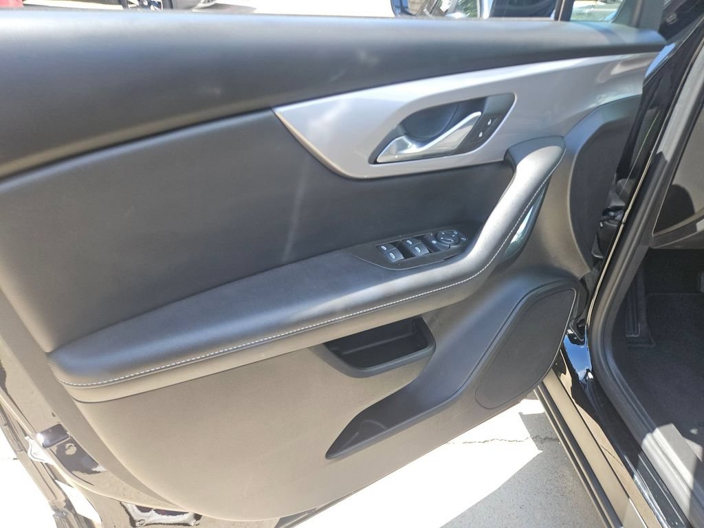 Used 2025 Chevrolet Blazer LT FWD image 11