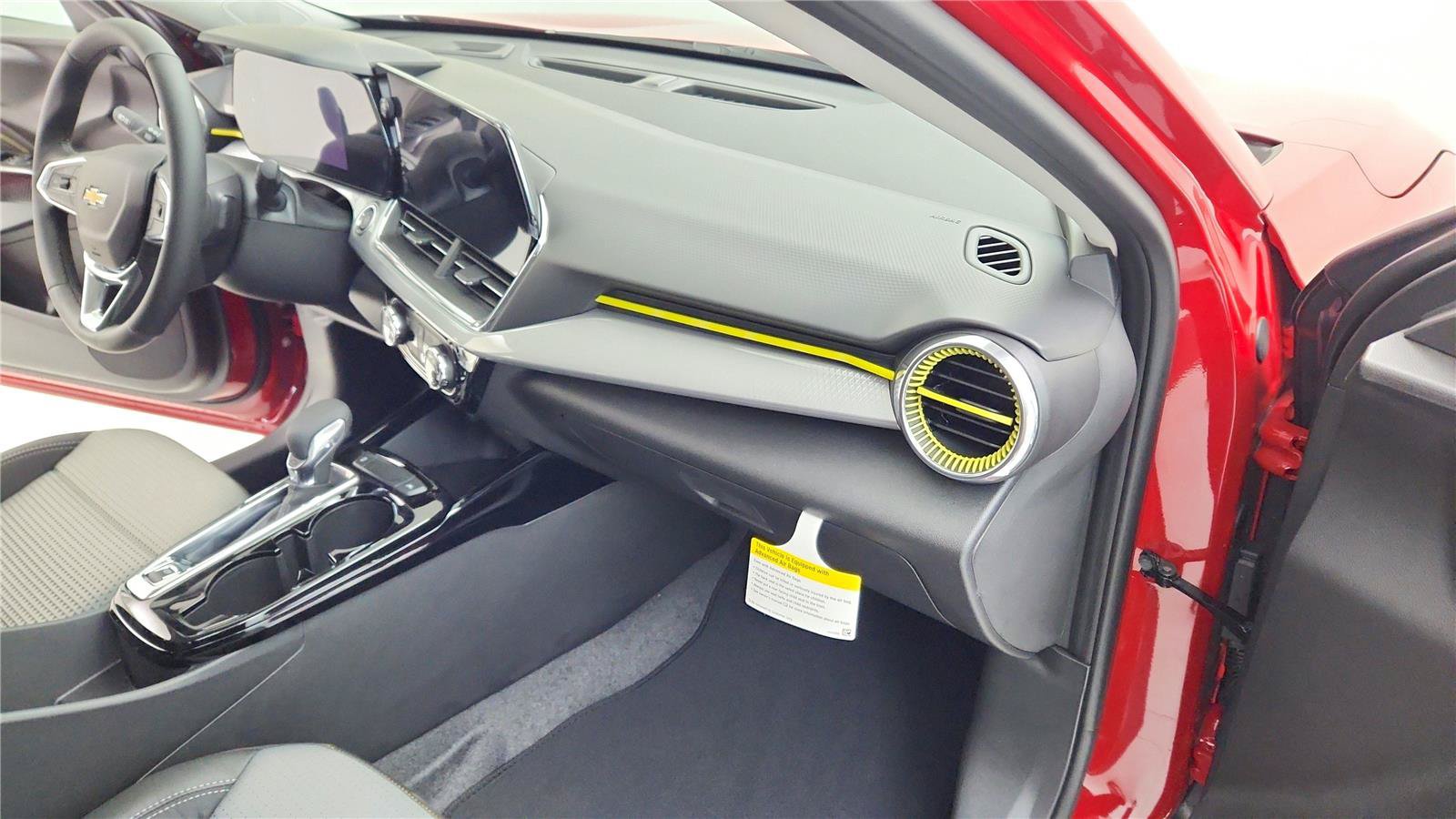 Used 2026 Chevrolet Trax LT w/ LT Convenience Package FWD image 19