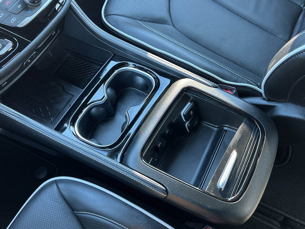 Used 2026 Chrysler Pacifica Limited w/ Uconnect Theater Family Group image 22