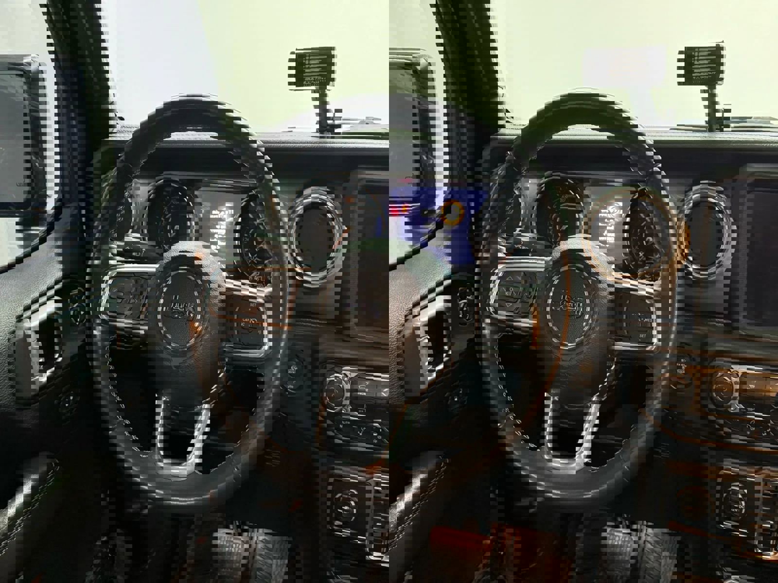 Used 2019 Jeep Wrangler Unlimited Sahara image 22