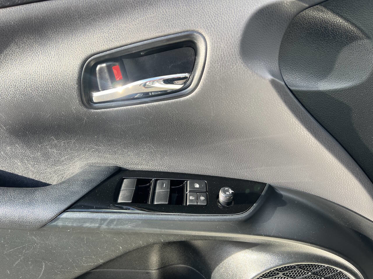 Used 2021 Toyota Prius LE image 9