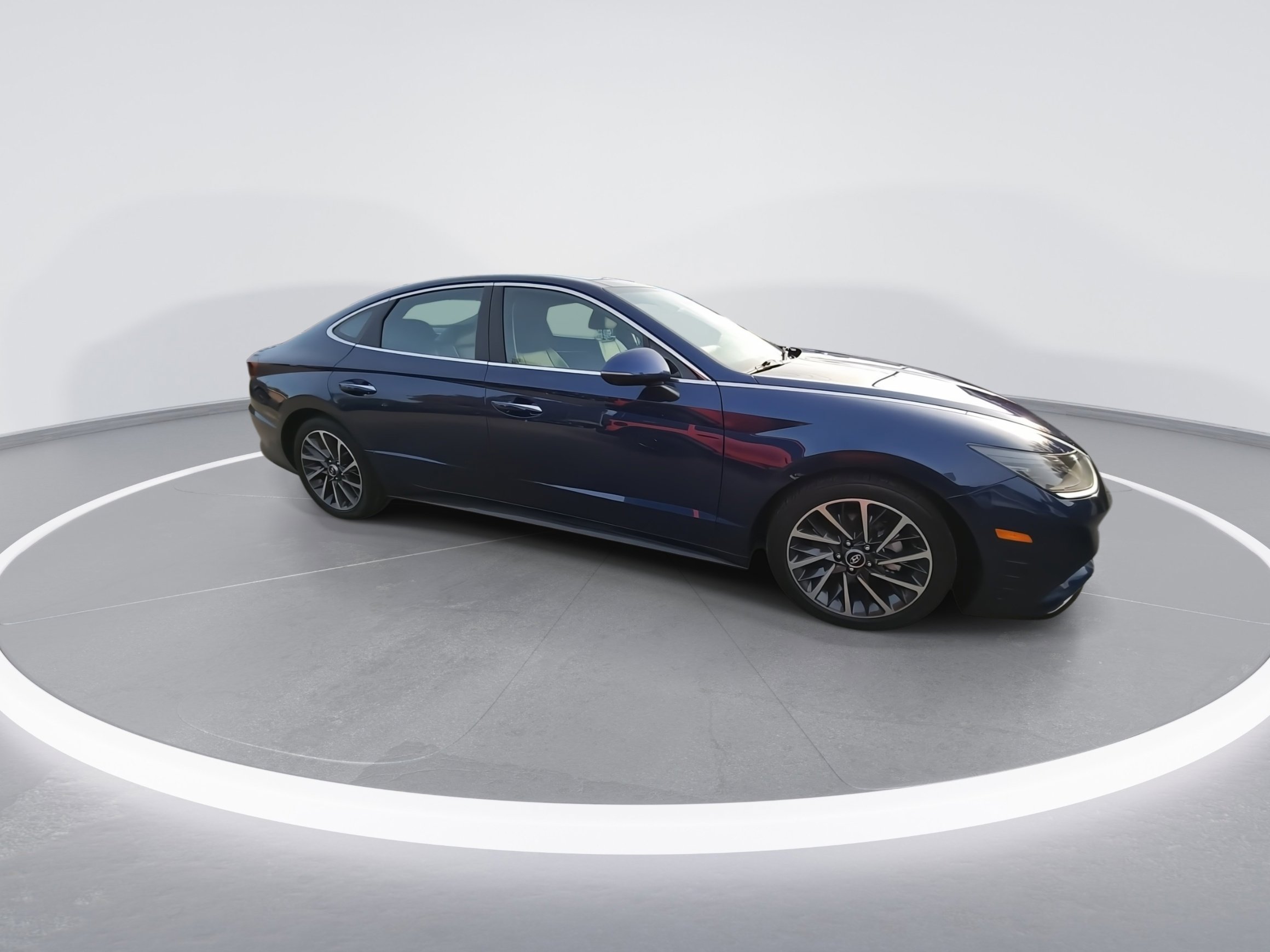 Used 2022 Hyundai Sonata Limited w/ Preferred Accessory Package image 2