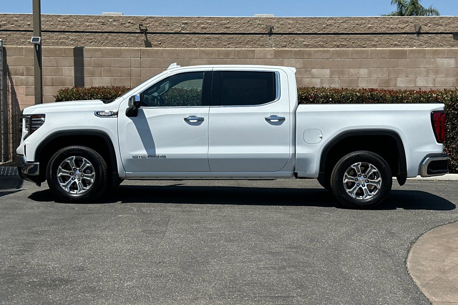 Used 2025 GMC Sierra 1500 SLT RWD image 7