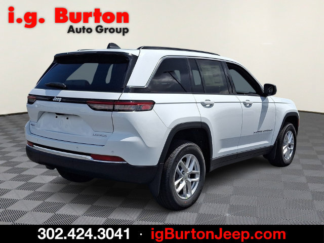 New 2026 Jeep Grand Cherokee Laredo w/ MOPAR Finishing Package AWD/4WD image 4