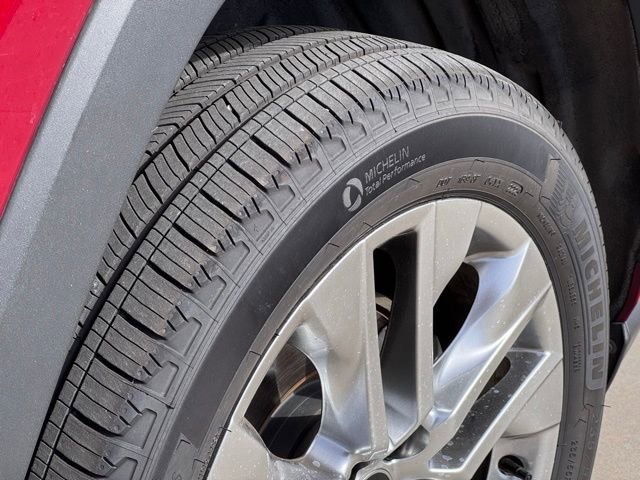 Used 2021 Toyota RAV4 XLE Premium image 27