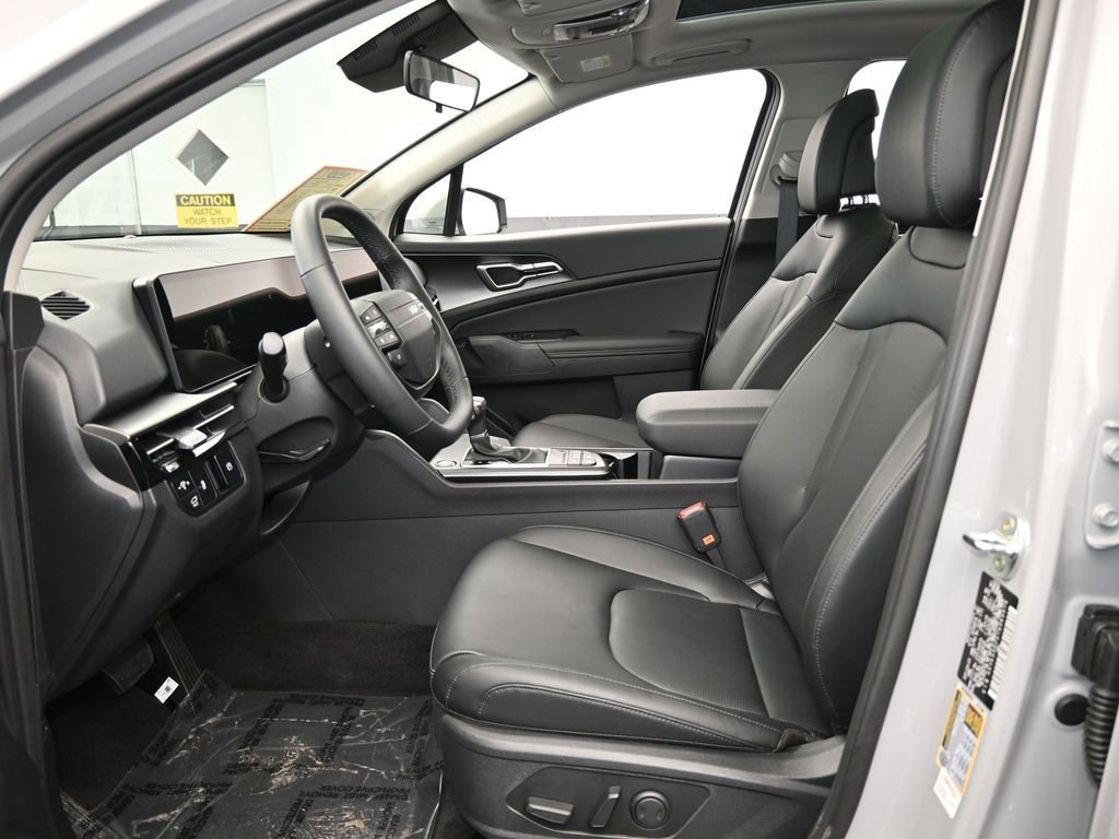 Used 2026 Kia Sportage EX w/ EX Panorama Roof Package image 11