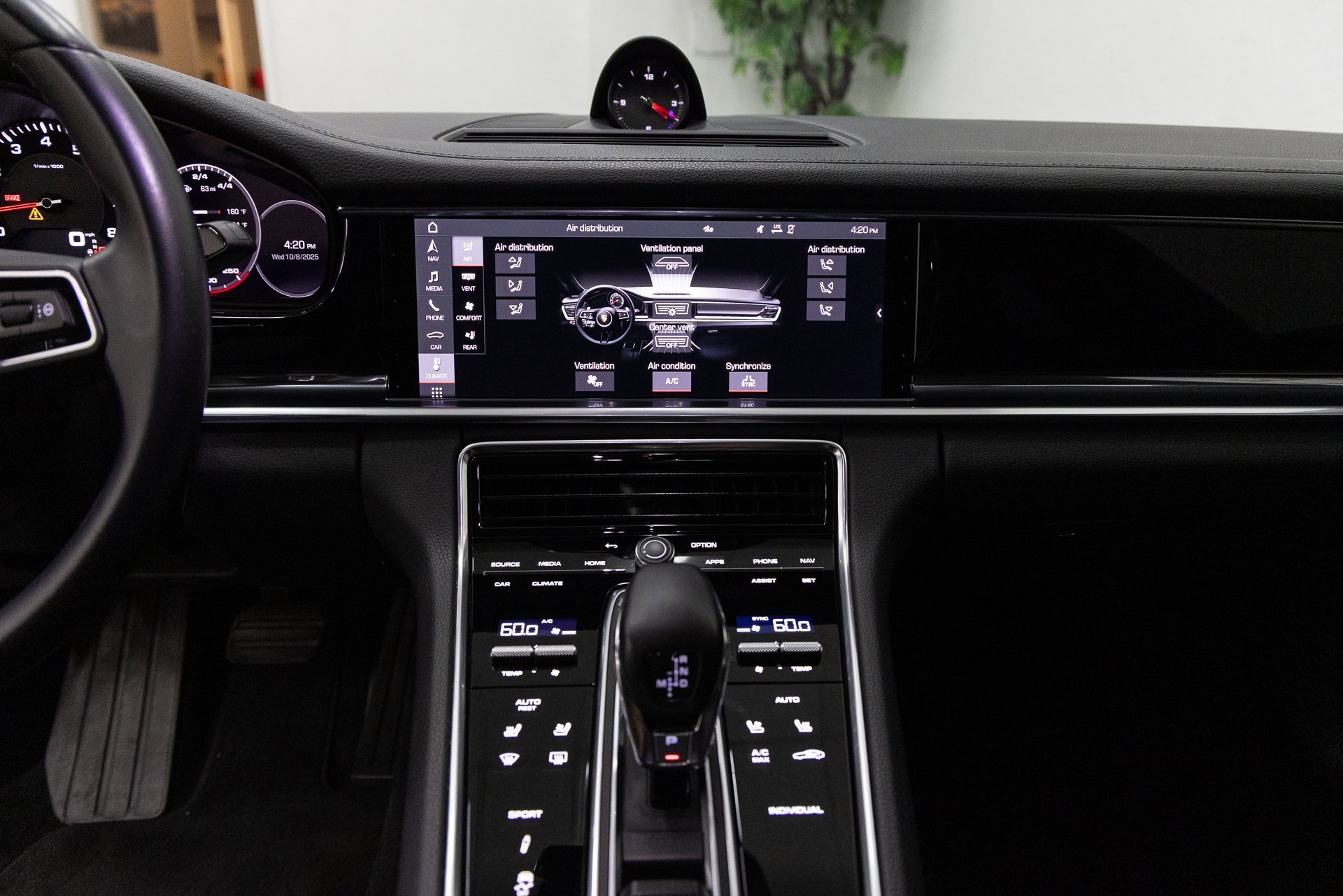 Used 2021 Porsche Panamera image 18