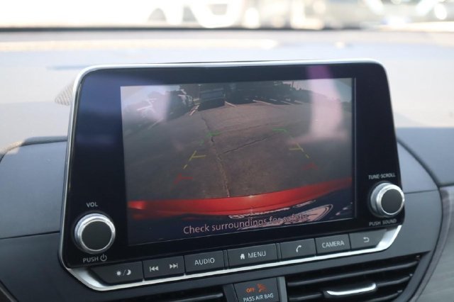 Used 2024 Nissan Altima 2.5 SV FWD image 15