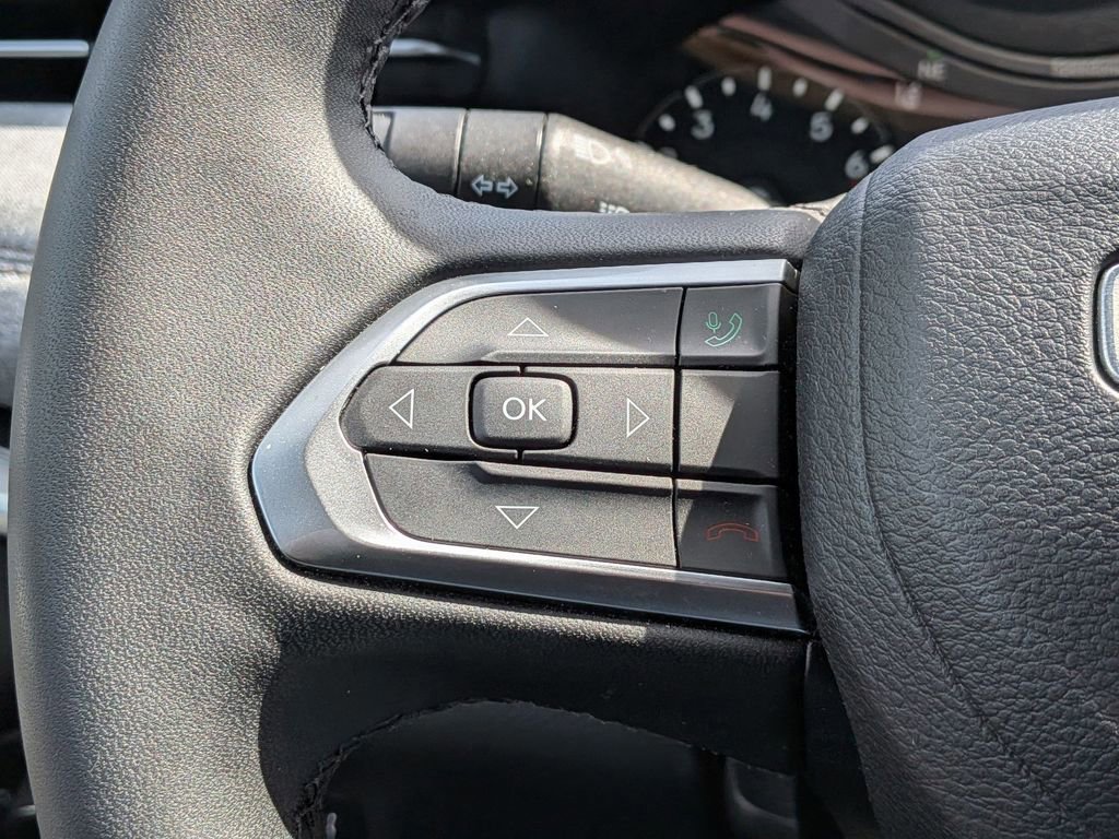 Used 2023 Jeep Compass Latitude w/ Sun and Sound Group AWD/4WD image 14