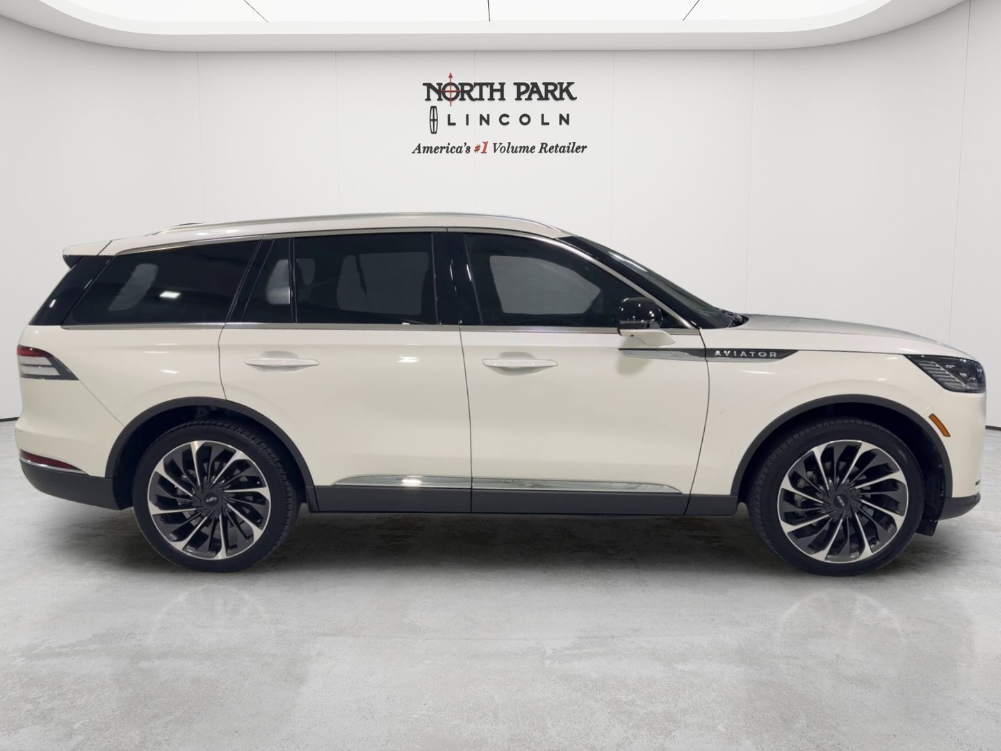 Used 2026 Lincoln Aviator Reserve AWD/4WD image 6