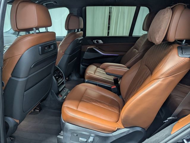 Used 2021 BMW X7 M50i image 10