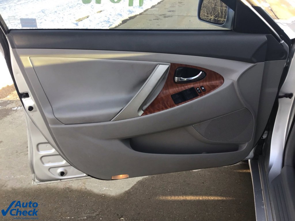 Used 2010 Toyota Camry XLE image 23