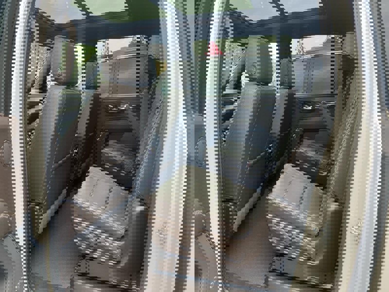 Used 2022 GMC Yukon XL Denali w/ Denali Premium Package image 31