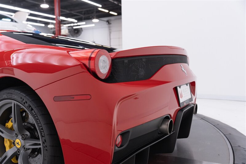 Used 2015 Ferrari 458 Speciale Coupe RWD image 32