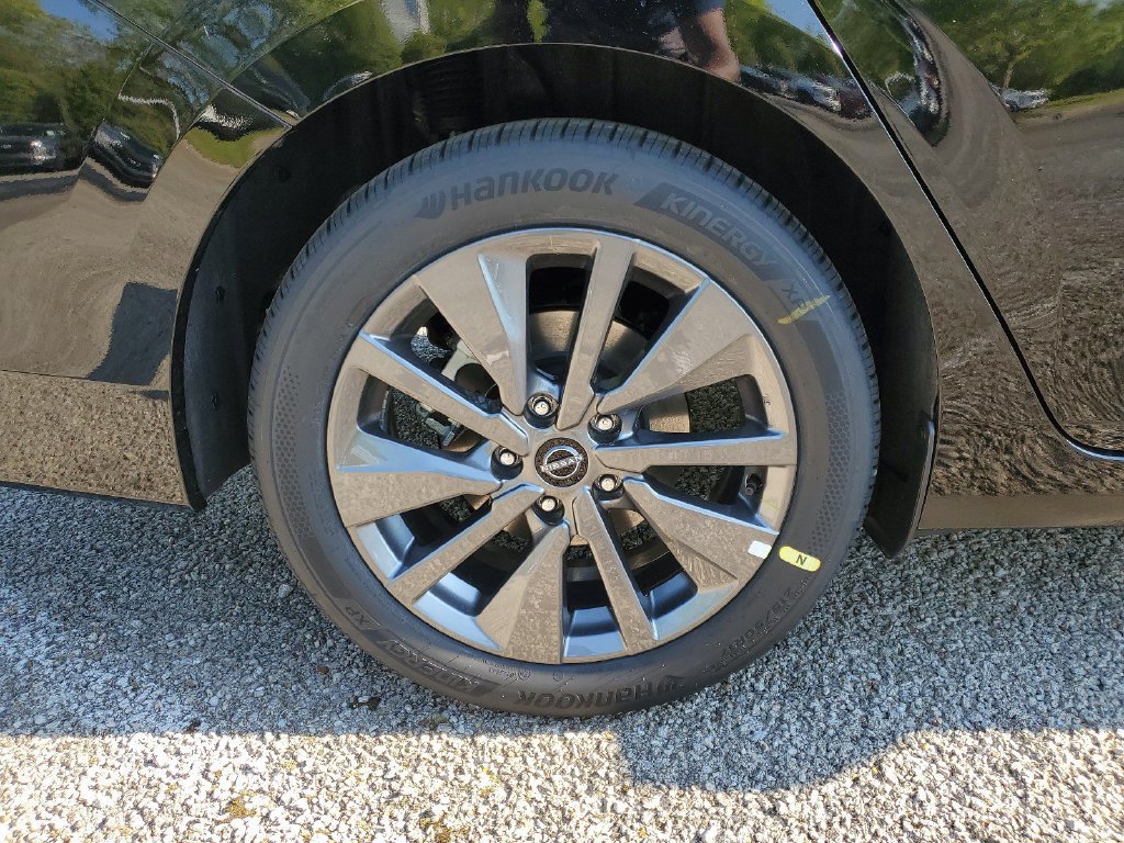 New 2026 Nissan Sentra SL w/ Floor Mat Package FWD image 5