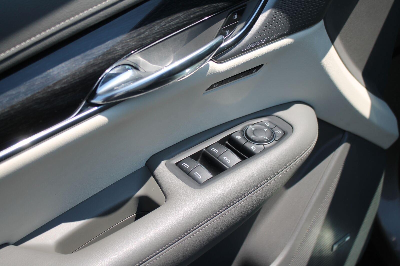Used 2022 Cadillac XT6 Premium Luxury w/ Technology Package FWD image 11