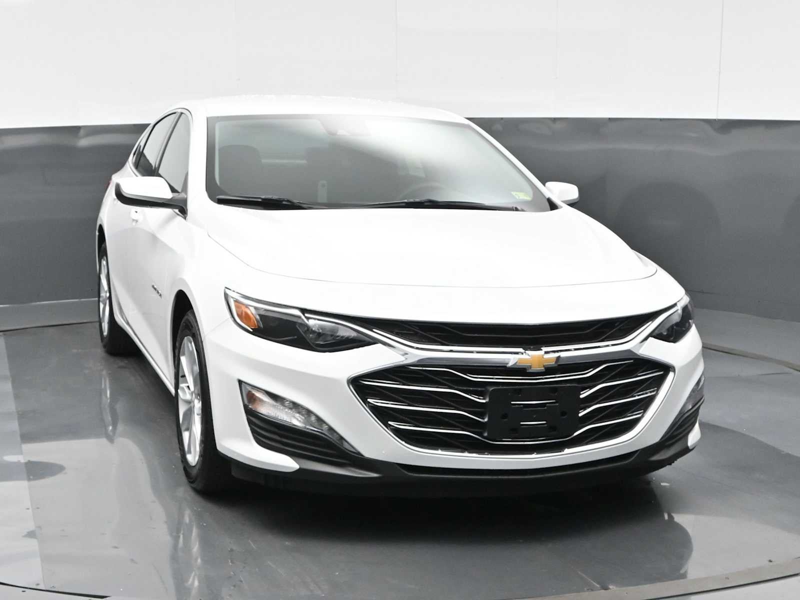 New 2025 Chevrolet Malibu LT FWD image 3