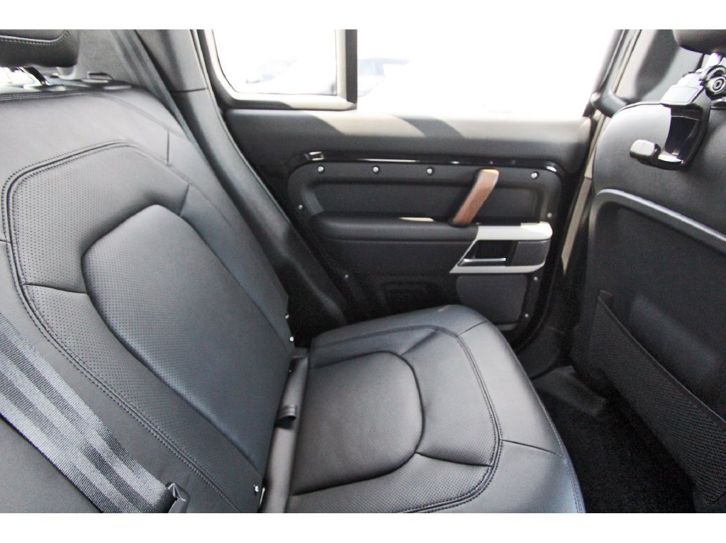 Used 2024 Land Rover Defender 110 SE AWD/4WD image 11