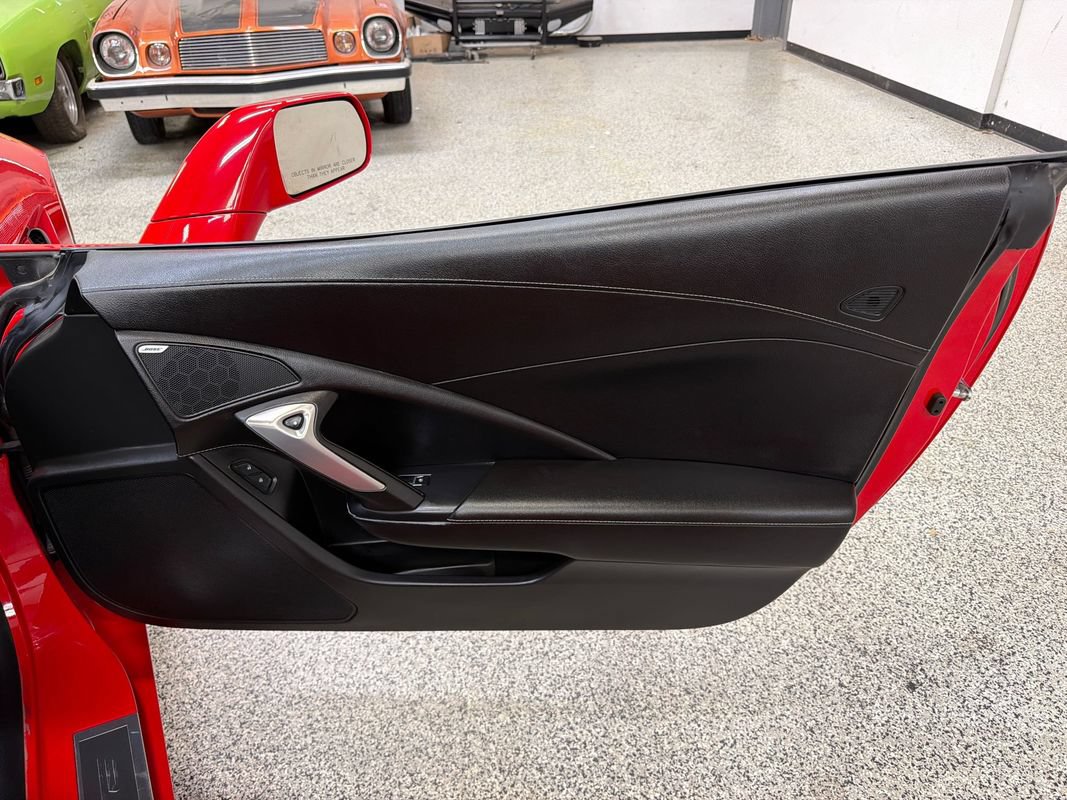 Used 2019 Chevrolet Corvette Stingray Coupe w/ 1LT RWD image 33