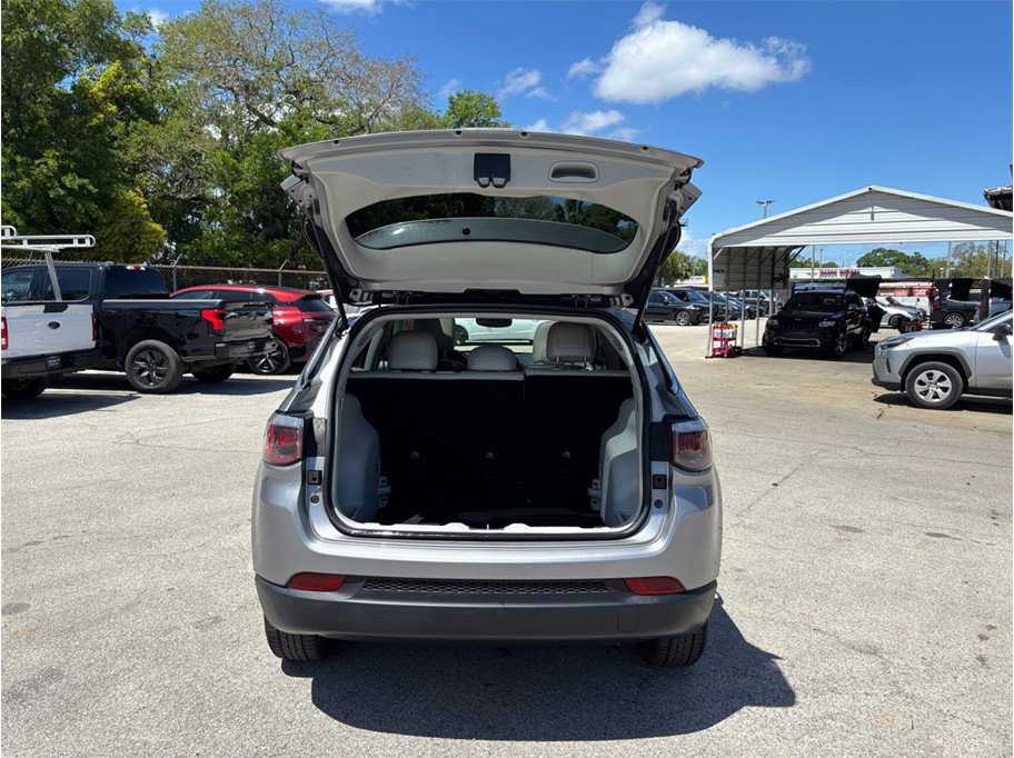 Used 2018 Jeep Compass Latitude w/ Popular Equipment Group image 38