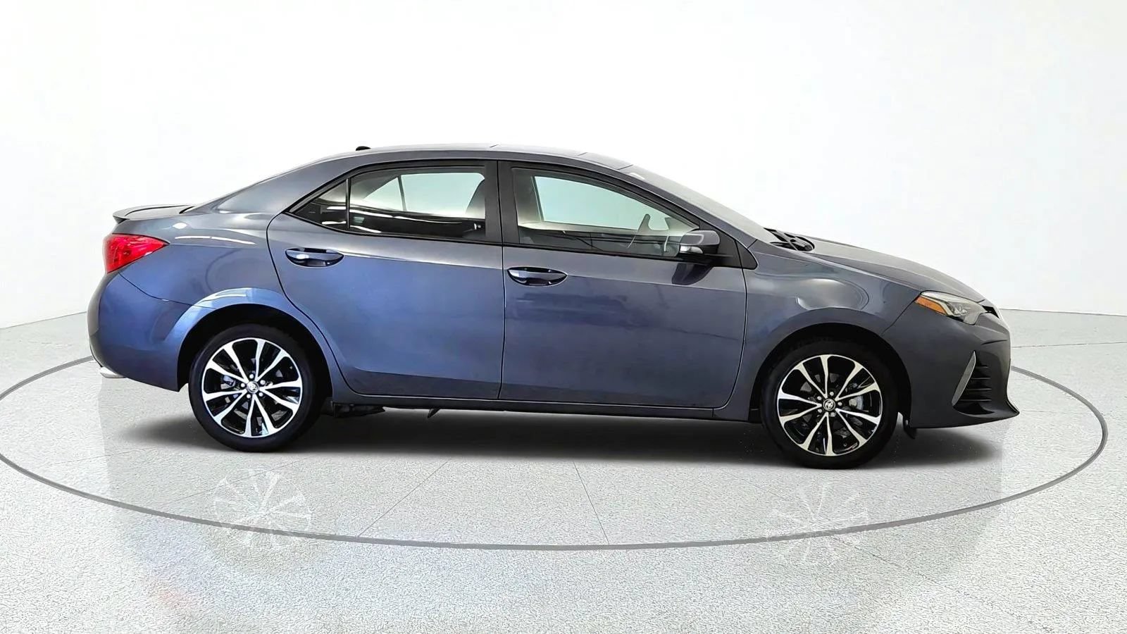 Used 2018 Toyota Corolla SE w/ SE Premium Package FWD image 10