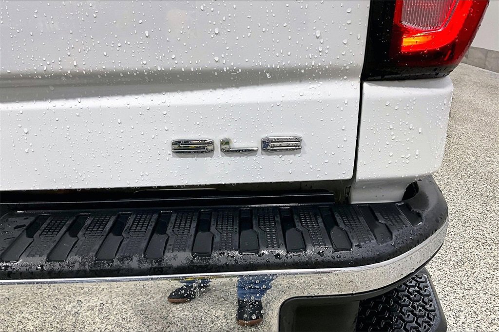 Used 2023 GMC Sierra 1500 SLE image 24