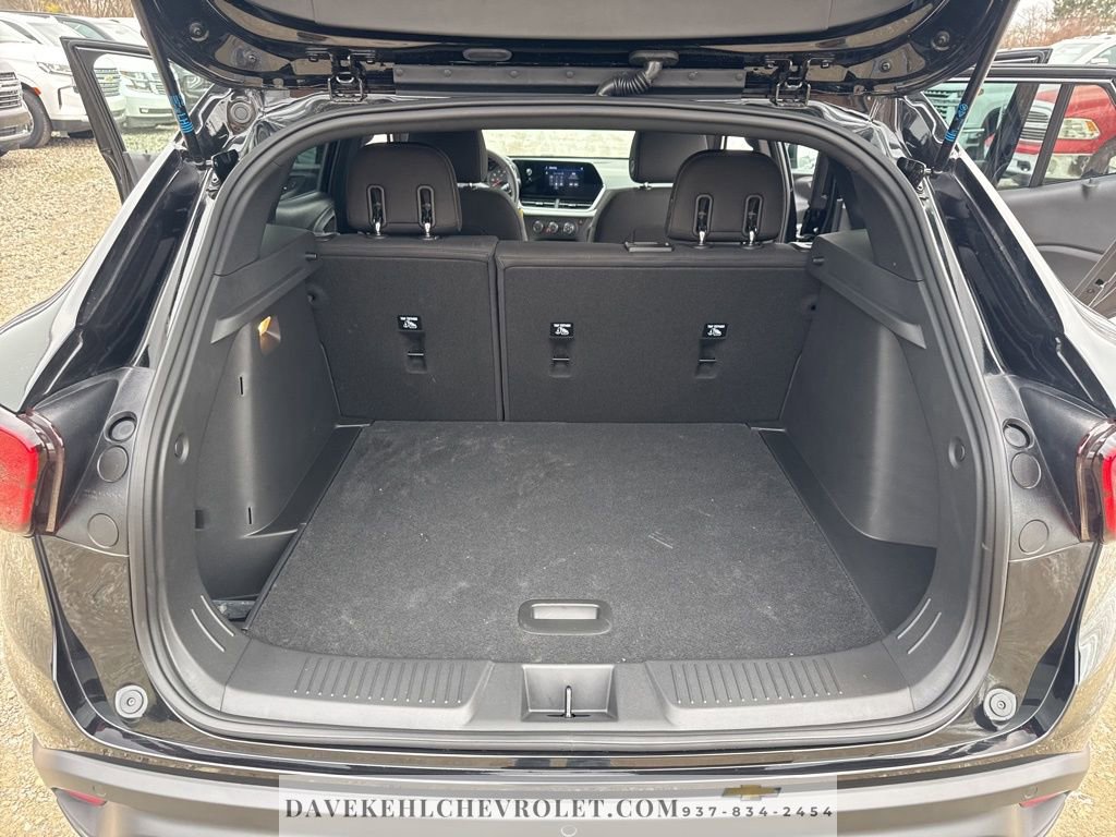 Used 2025 Chevrolet Trax RS w/ Driver Confidence Package image 30