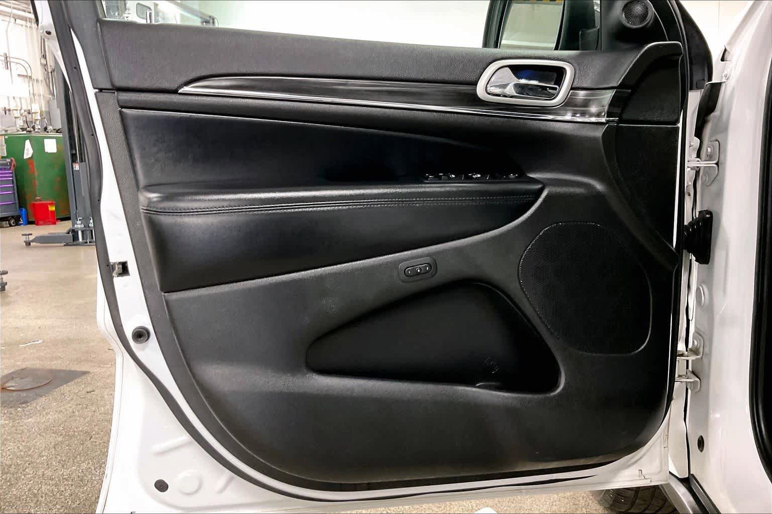 Used 2019 Jeep Grand Cherokee Limited AWD/4WD image 22