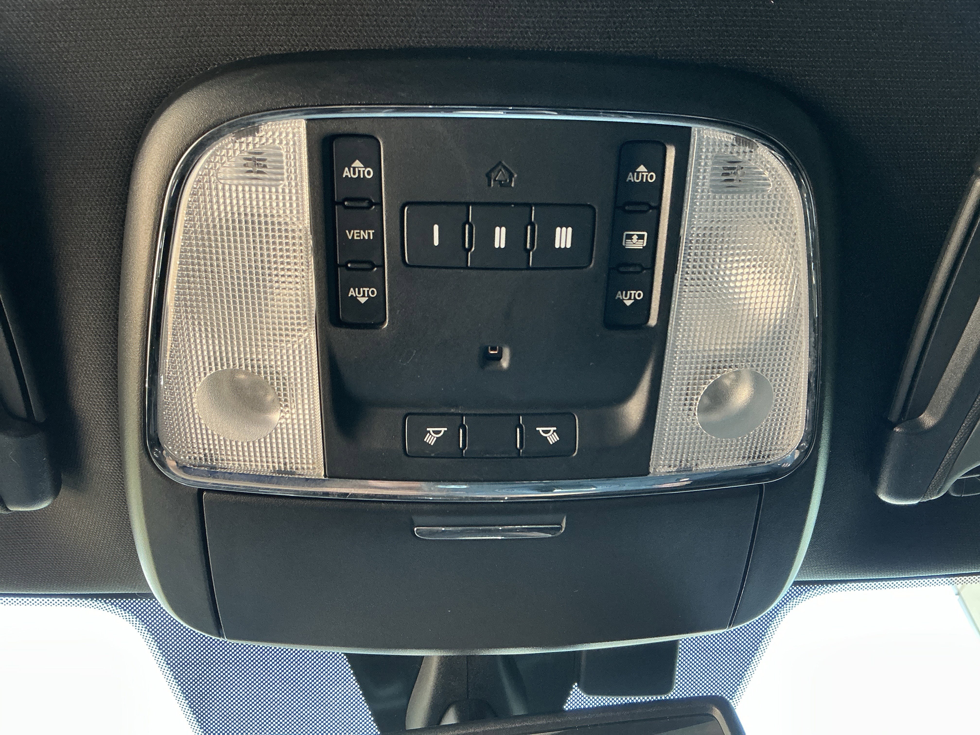 Used 2013 Chrysler 300 S image 31