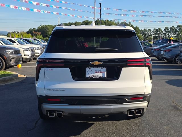 Used 2025 Chevrolet Traverse LT FWD image 4