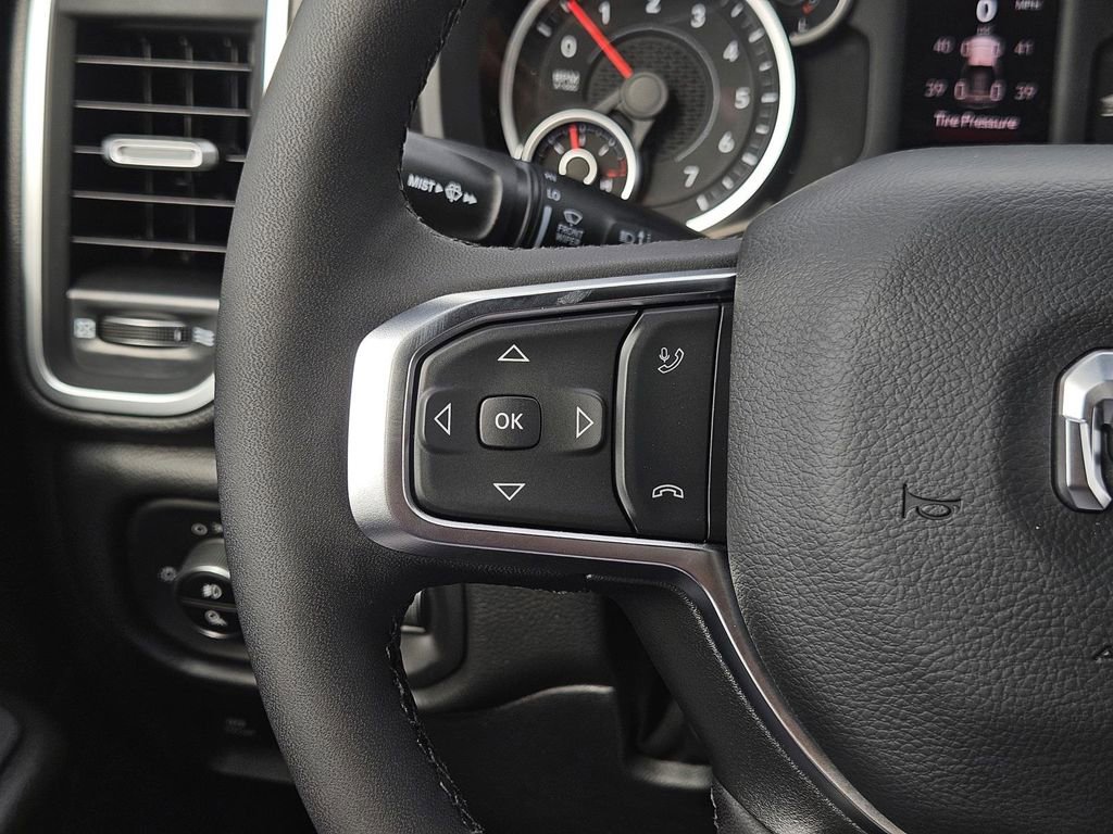 New 2026 RAM 1500 4x4 Crew Cab image 17