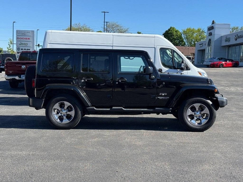 Used 2016 Jeep Wrangler Unlimited Sahara w/ Connectivity Group AWD/4WD image 2