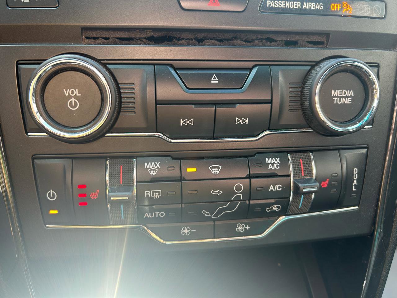 Used 2017 Ford Explorer XLT w/ Equipment Group 202A image 27