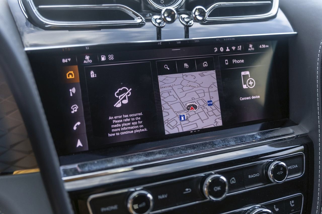 Used 2025 Bentley Bentayga AWD/4WD image 35