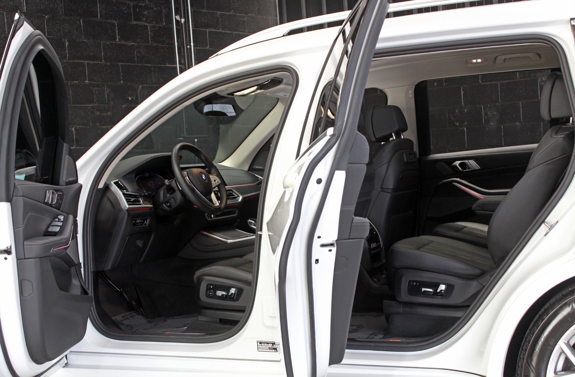 Used 2022 BMW X7 xDrive40i w/ Executive Package AWD/4WD image 28