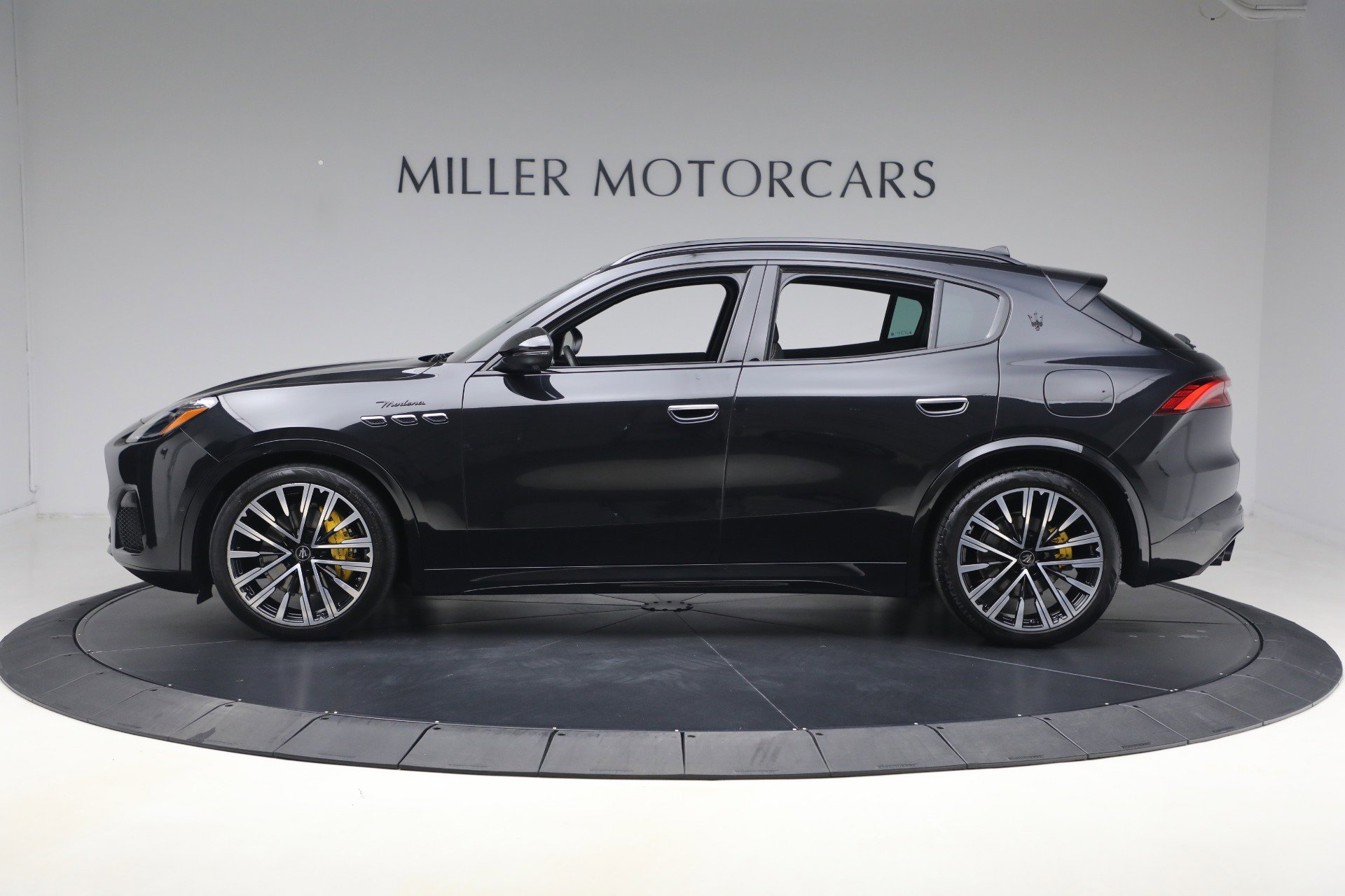 Certified 2023 Maserati Grecale Modena image 3