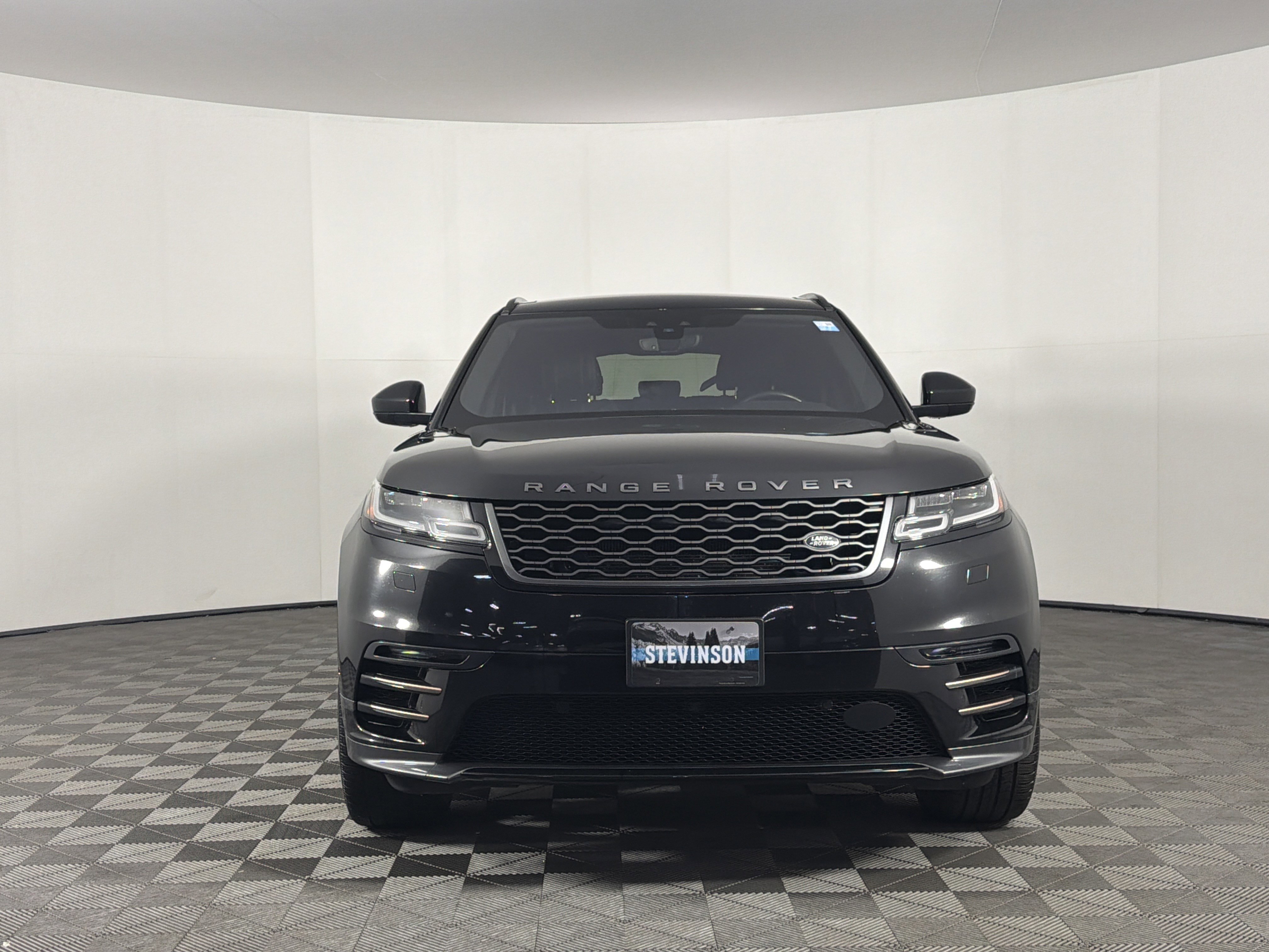 Used 2019 Land Rover Range Rover Velar R-Dynamic SE AWD/4WD image 2