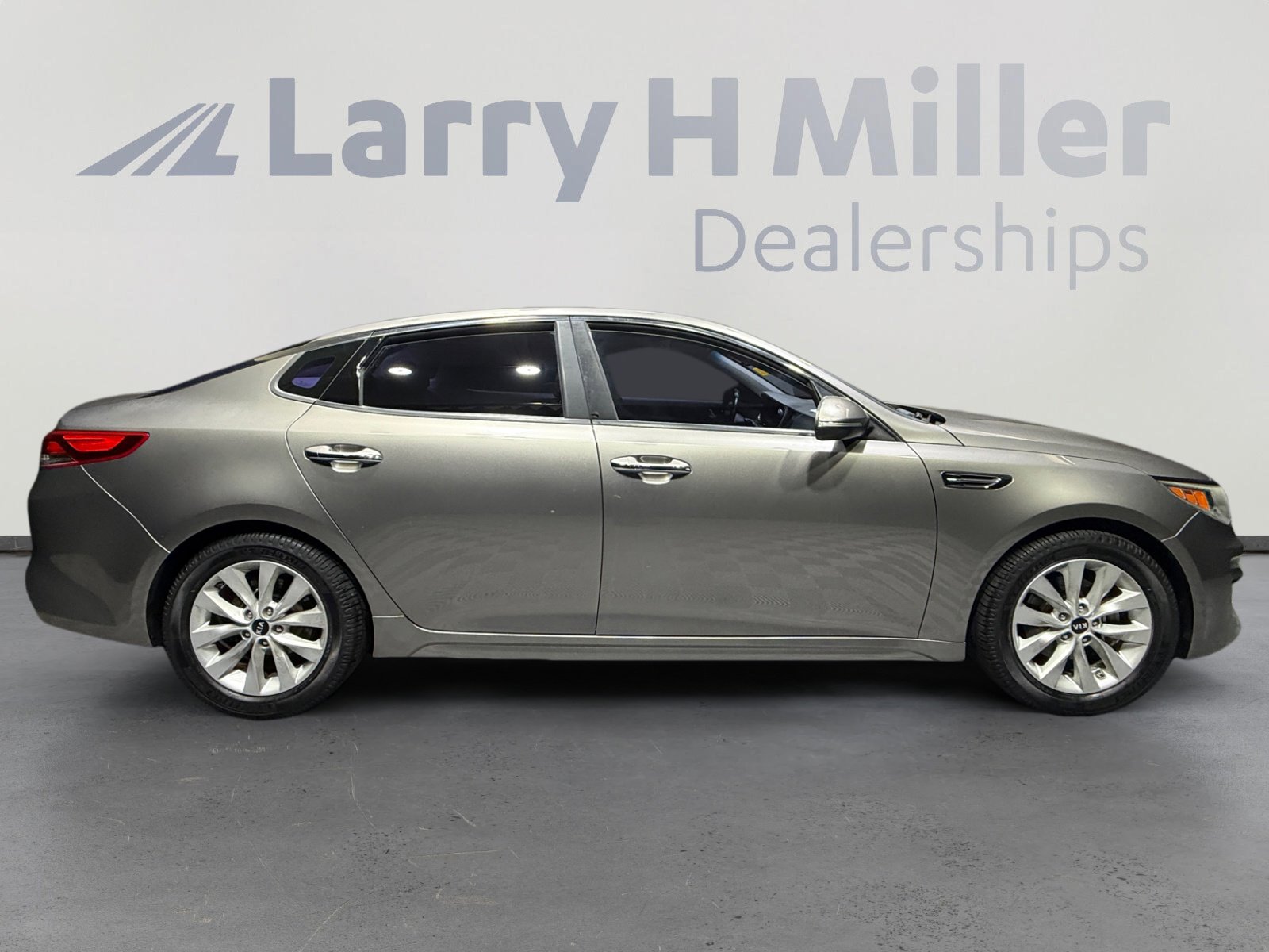 Used 2016 Kia Optima EX w/ Premium Package image 6