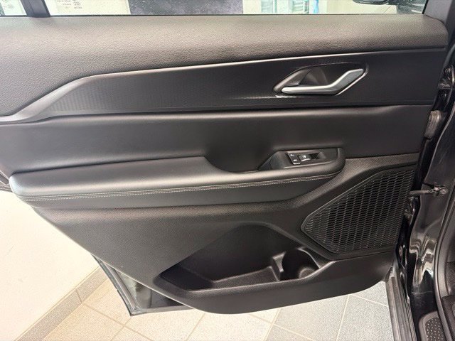 Used 2025 Jeep Grand Cherokee L Altitude AWD/4WD image 17
