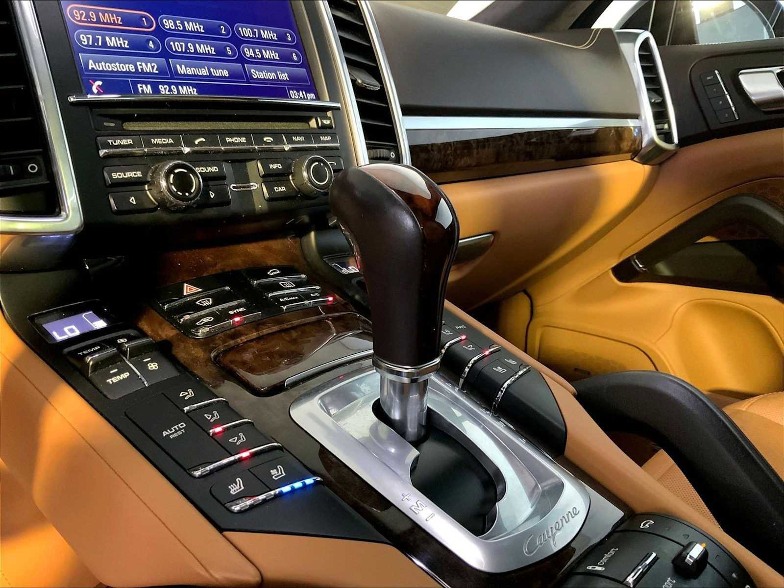 Used 2015 Porsche Cayenne Turbo AWD/4WD image 17