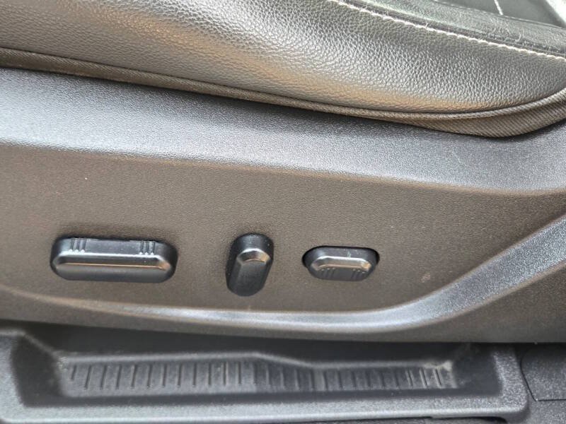 Used 2013 Ford C-MAX SEL FWD image 22