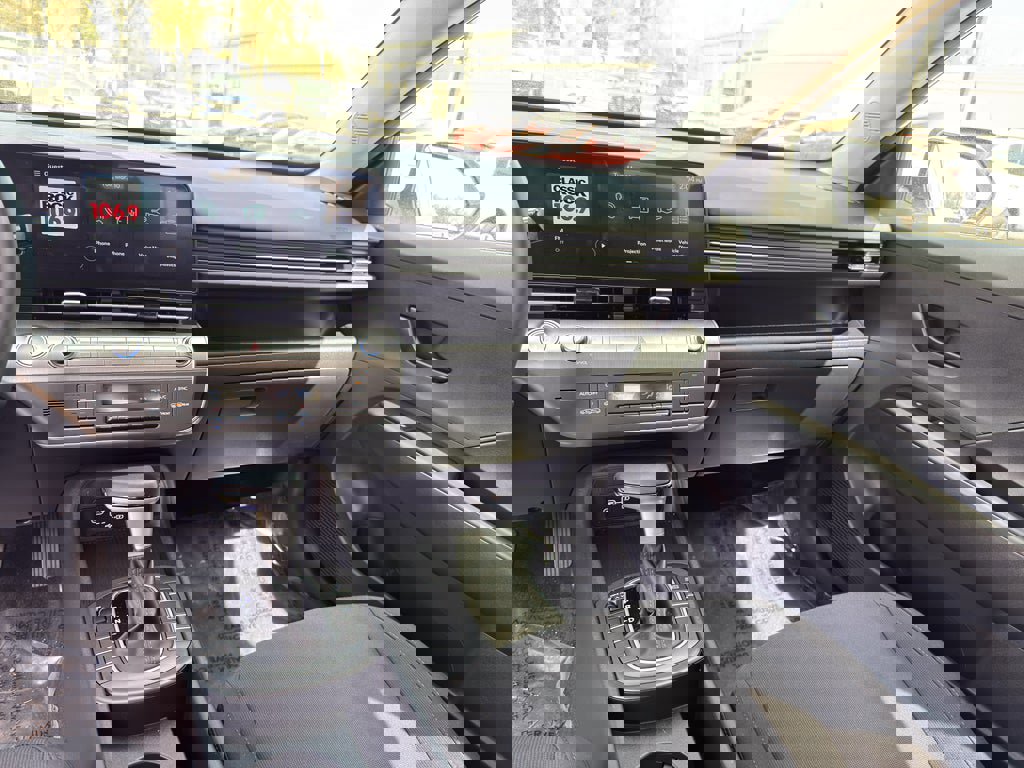 Used 2025 Hyundai Kona SEL image 24