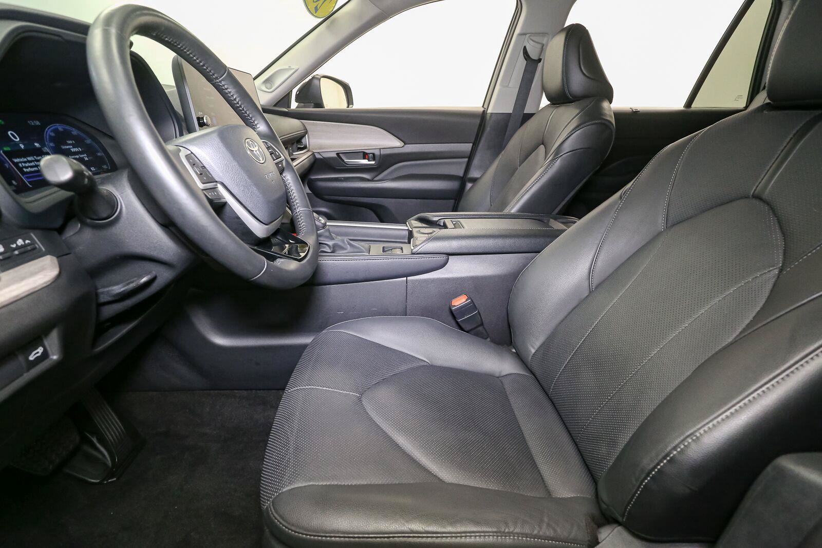 Certified 2024 Toyota Grand Highlander AWD image 44