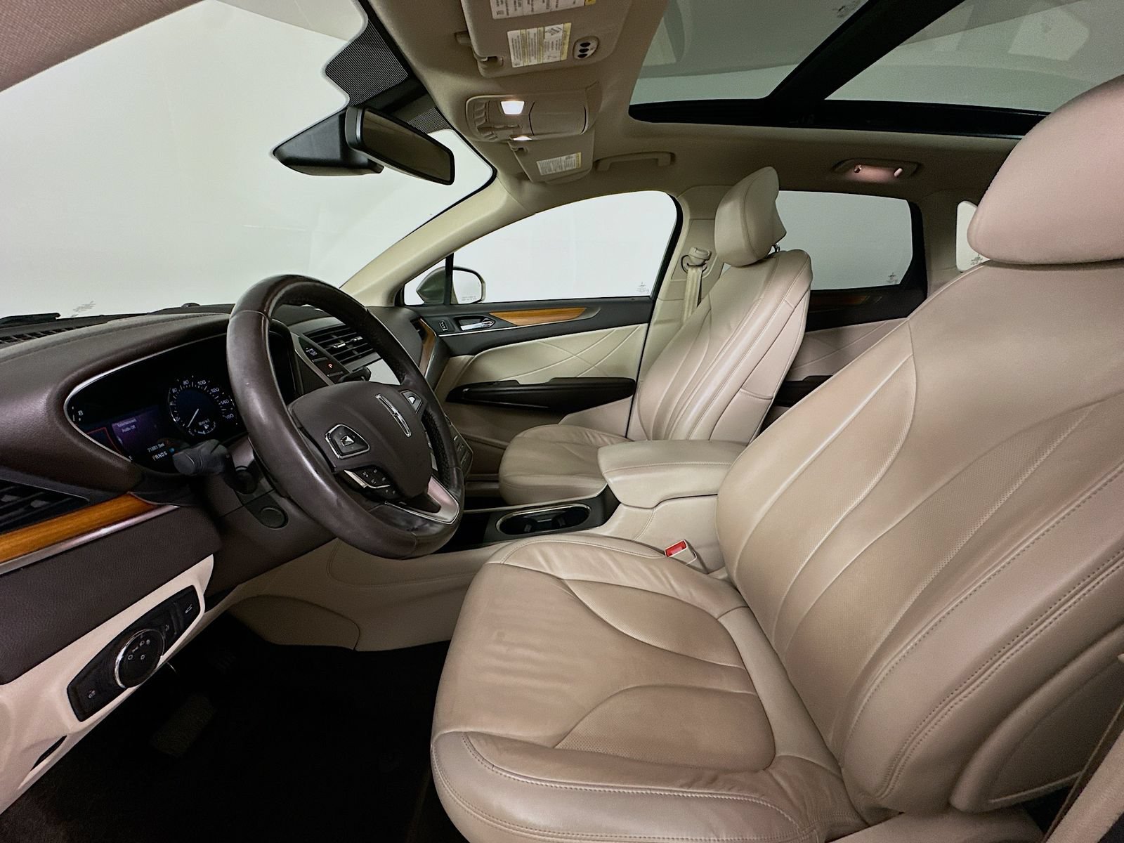 Used 2019 Lincoln MKC Select w/ Select Plus Package AWD/4WD image 32