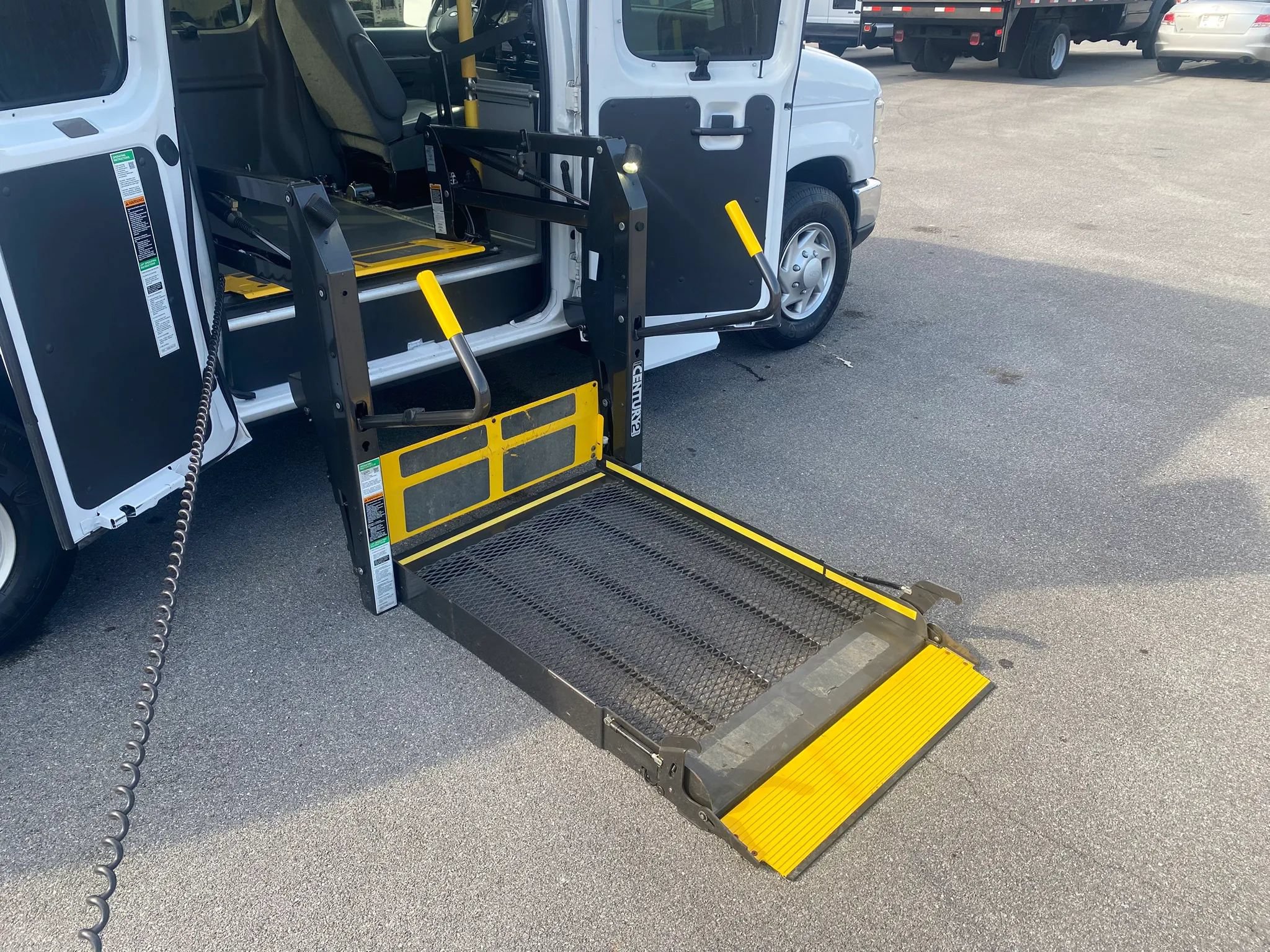 Used 2014 Ford E-350 and Econoline 350 Extended Super Duty w/ Power Group RWD image 24