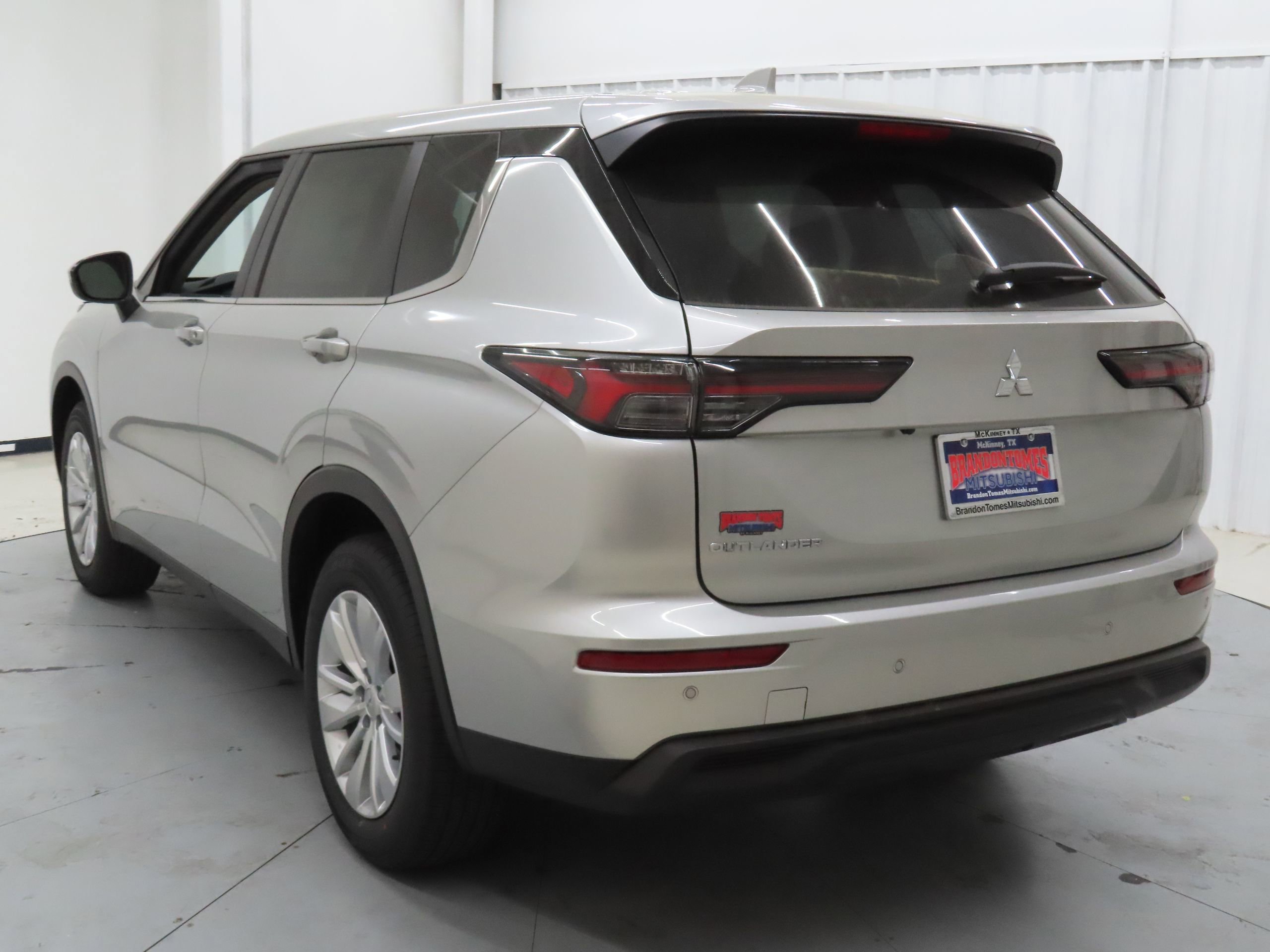 New 2026 Mitsubishi Outlander ES image 5